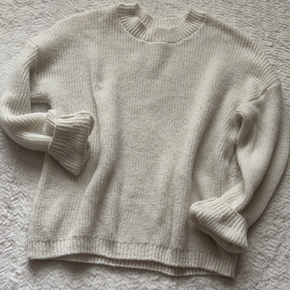 No Boundaries Sweaters - Cozy Cream Sweater